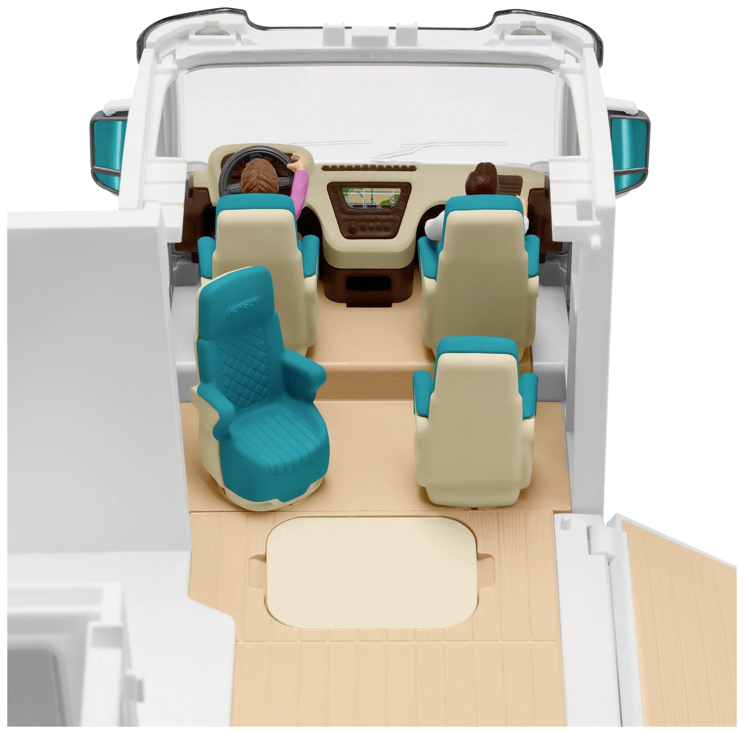 Twee personen zitten in de cabine van een camper; één persoon rijdt, de ander zit naast hem. Achter hen twee extra zitplaatsen.