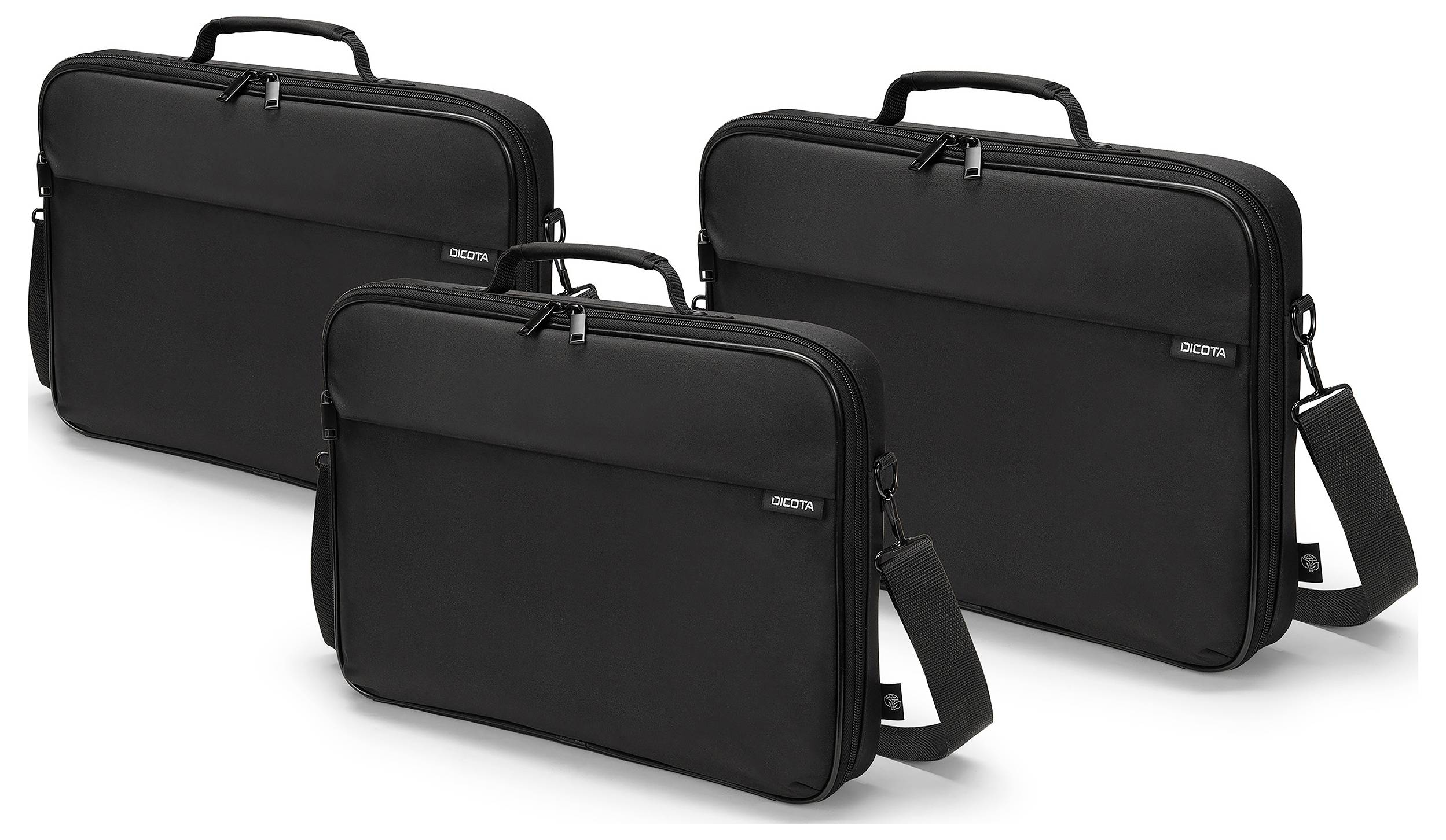 Drie zwarte laptoptassen met handgrepen en afneembare schouderbanden, naast elkaar geplaatst.