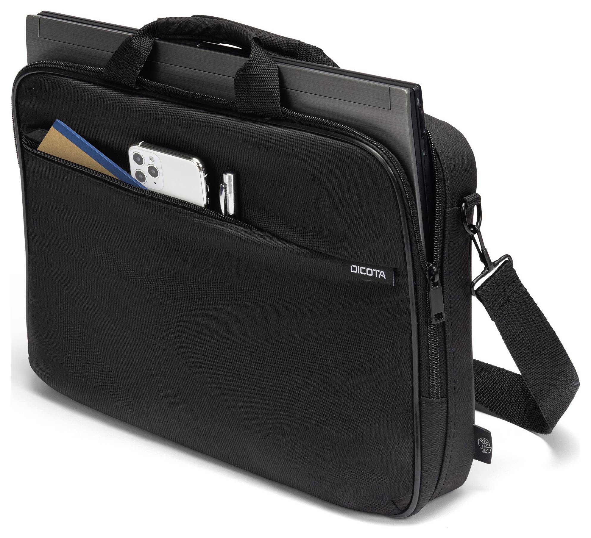 Zwarte laptoptas met handgreep en schouderband, voorvak met smartphone en notitieboek. Laptopscherm bovenaan zichtbaar.