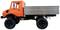 Een oranje Unimog-vrachtwagen met grote laadruimte, geschikt voor terreingebruik, gefotografeerd vanuit zijperspectief.