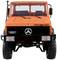 Een oranje Unimog 1300 L vrachtwagen, van voren gefotografeerd, met prominente banden en de duidelijk zichtbare Mercedes-Benz-ster op de grille.