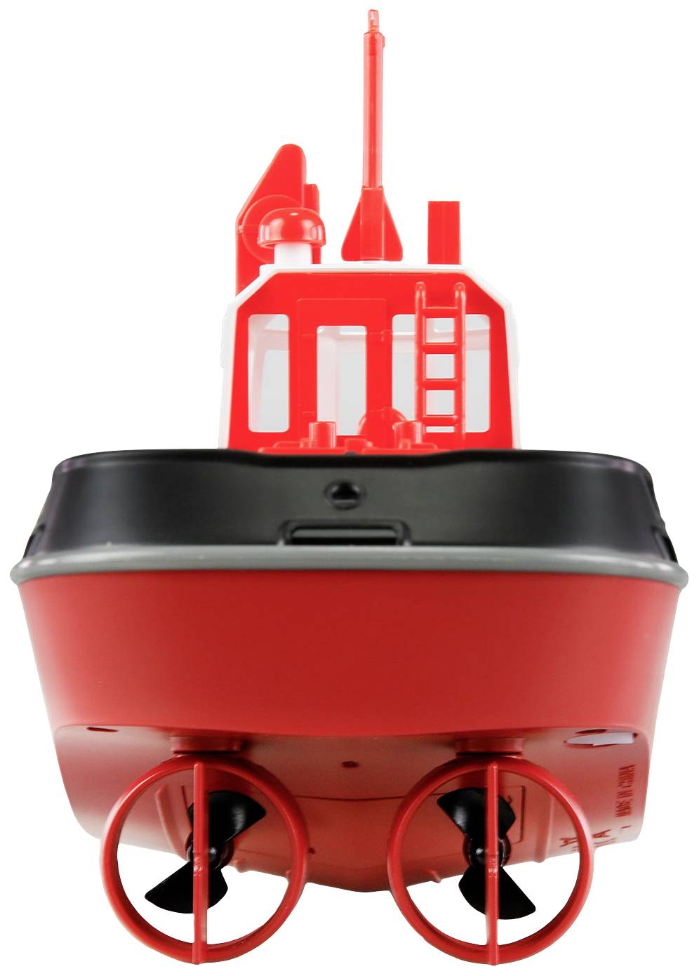 Een rood speelgoedbootje met zwarte details en schroeven, gefotografeerd op een witte achtergrond.