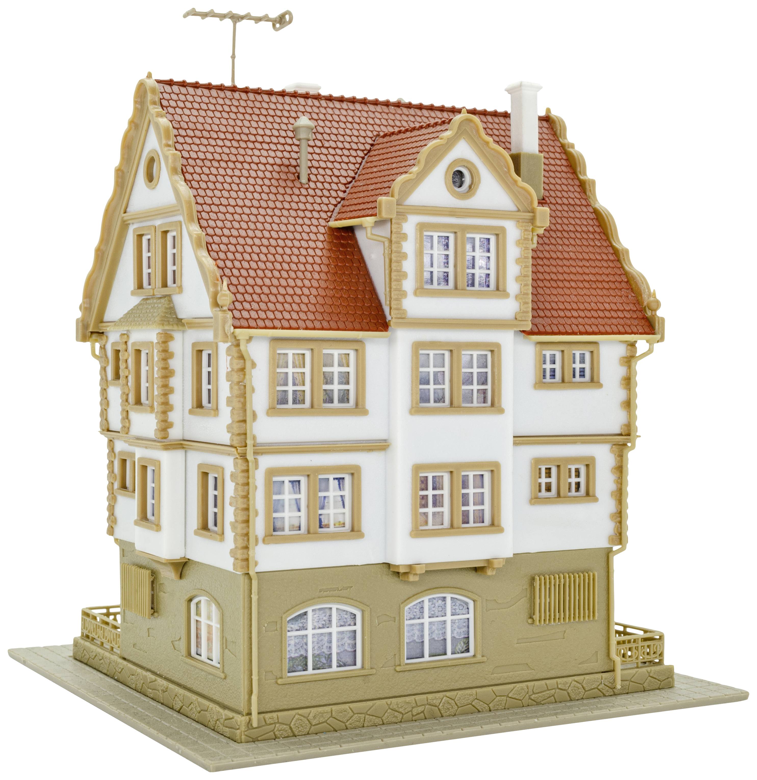 Een modelhuis toont een drielaags gebouw met rode dakpannen, een witte gevel en versierde ramen.