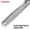 Chroomkleurige ratel met duimuitsparing die een betere grip biedt. Links bovenaan staat 'WORKPRO'.
