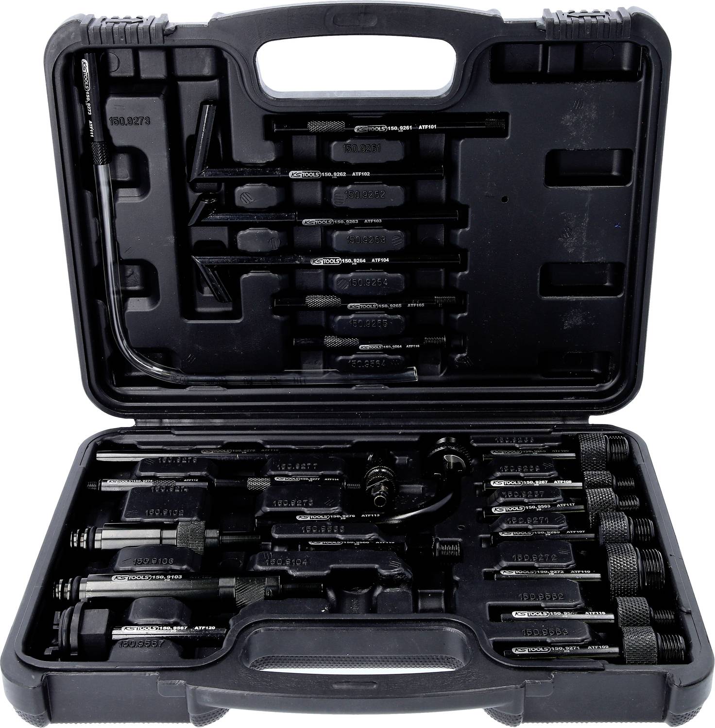 Een geopende zwarte gereedschapskoffer met verschillende steeksleutelinzetstukken en gereedschappen, netjes gerangschikt.