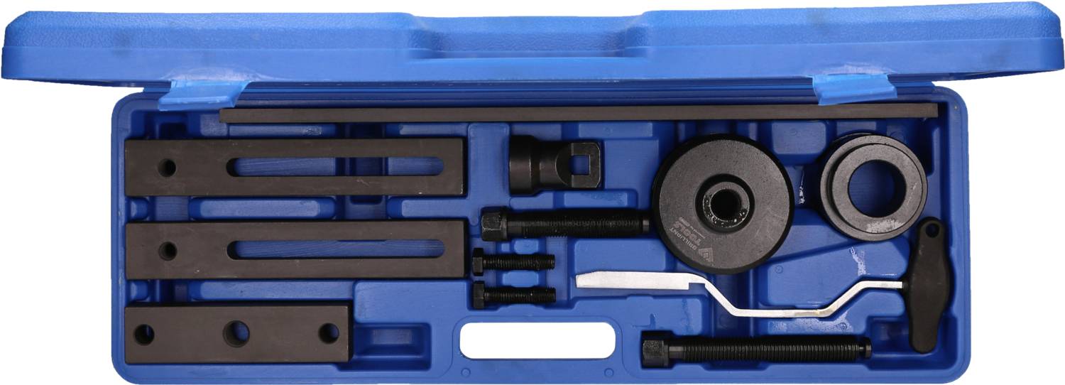 Blauwe gereedschapskist met verschillende zwarte metalen onderdelen zoals hefbomen, schroeven en beugels, netjes gerangschikt in de bijbehorende vakken.