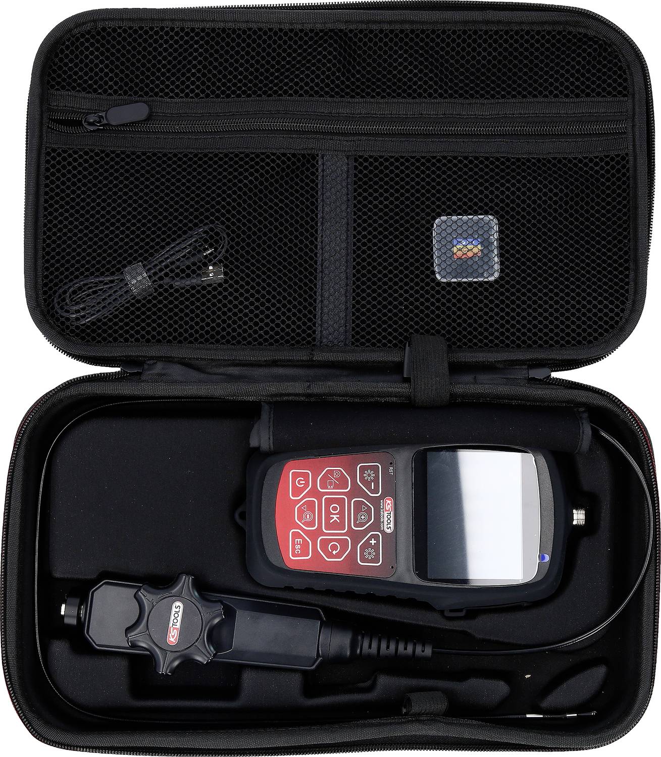 Een draagbaar diagnoserapparaat met een scherm en rode bedieningselementen in een open zwarte etui.