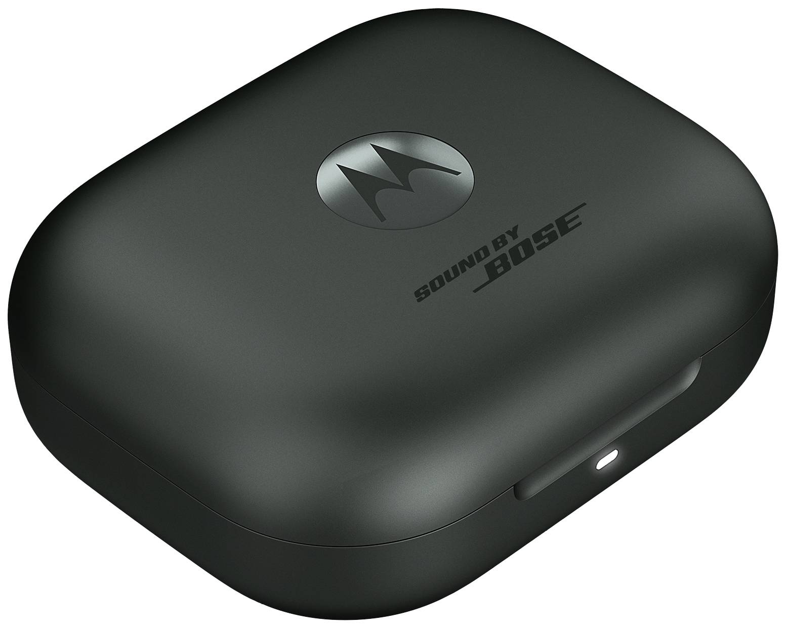 Een zwart, vierkant etui met afgeronde hoeken. Op de bovenkant zijn een logo en de tekst 'Sound by Bose' zichtbaar.