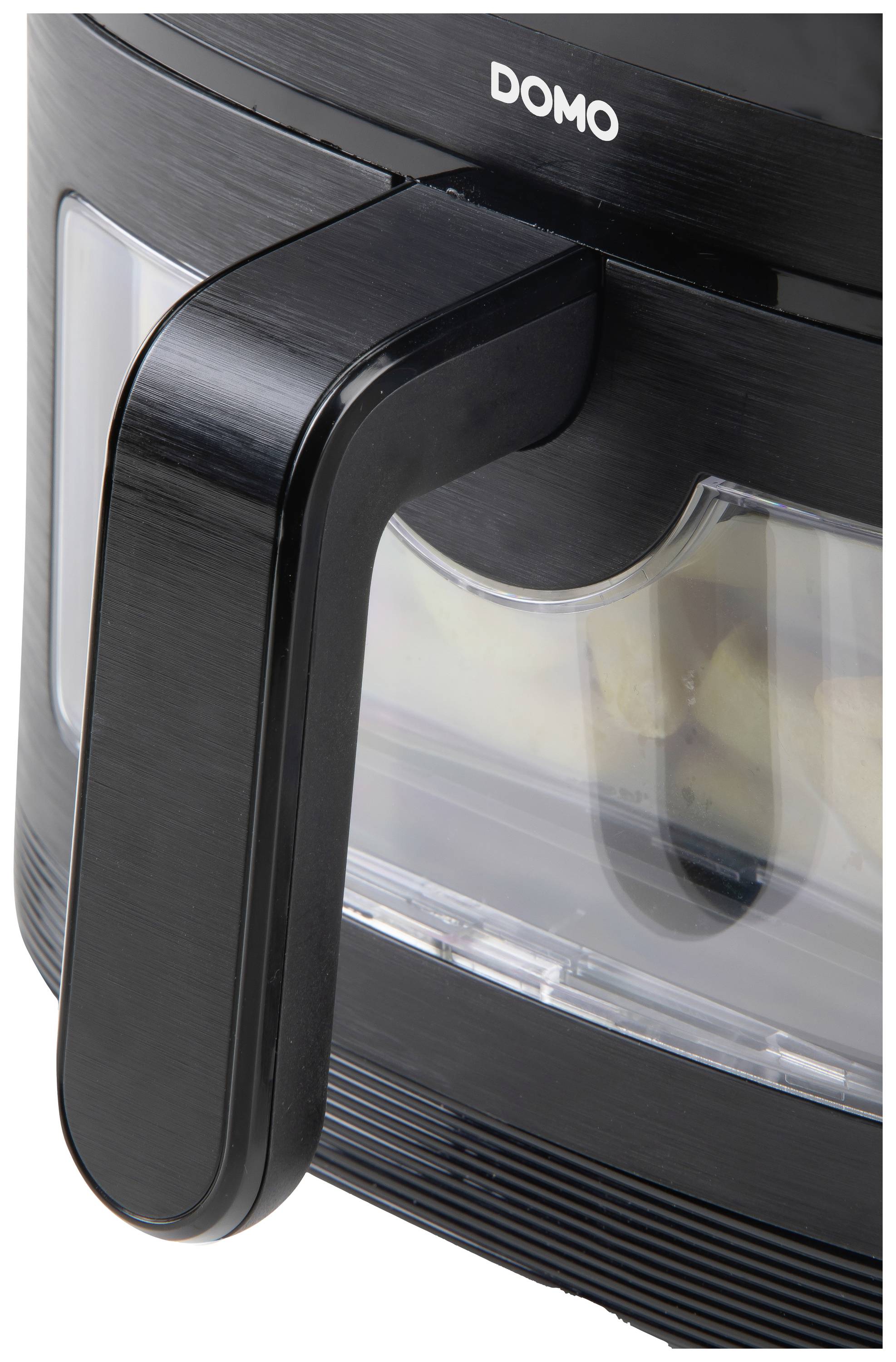 Een zwarte keukenbak met een kijkvenster toont gedeeltelijk zichtbare, goudbruine aardappelpartjes aan de binnenkant.