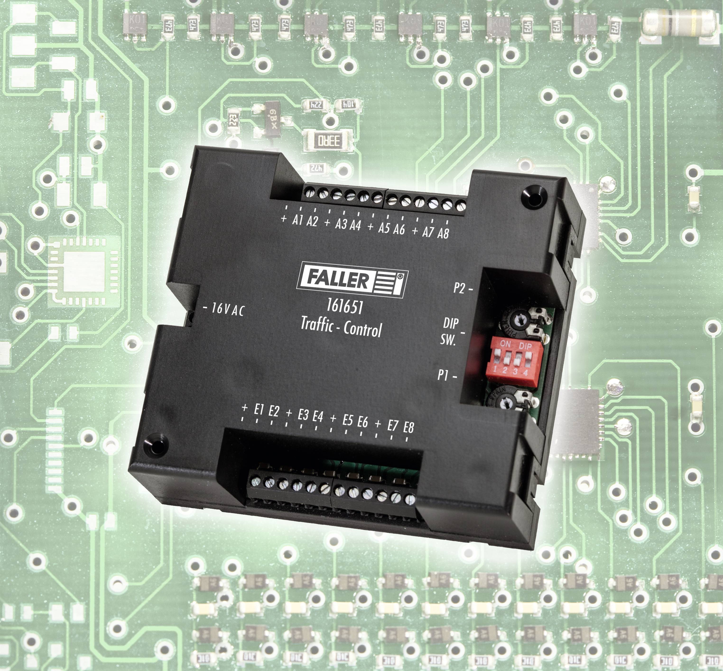 Een 'Traffic-Control' module van Faller, modelnummer 161651, gemonteerd op een groene printplaat. Het wordt gebruikt voor verkeersmanagement.