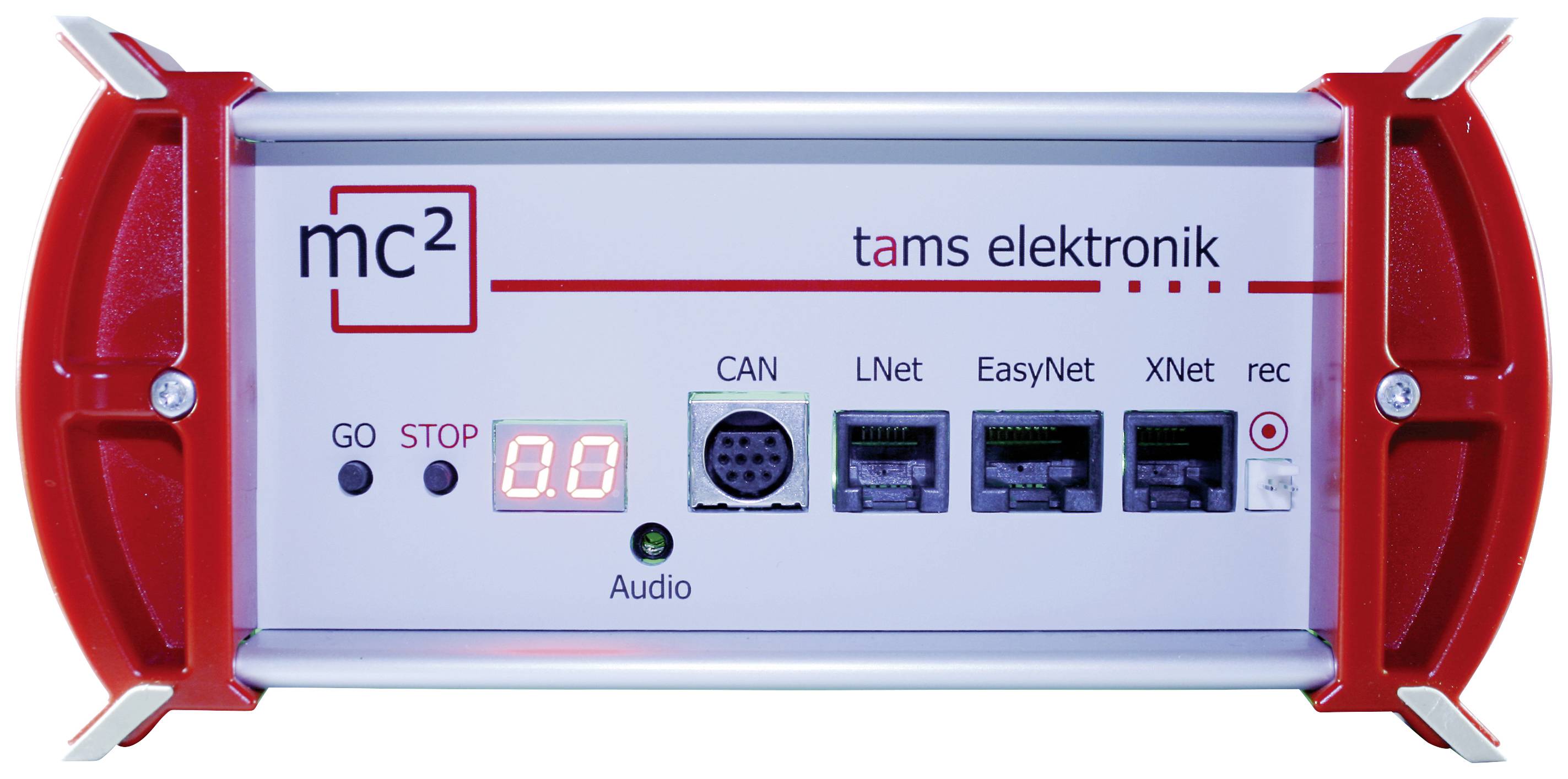Rood en wit elektronisch apparaat van Tams Elektronik met meerdere aansluitingen. Tekst: 'mc²', 'GO', 'STOP', 'CAN', 'LNet', 'EasyNet', 'XNet', 'rec'.