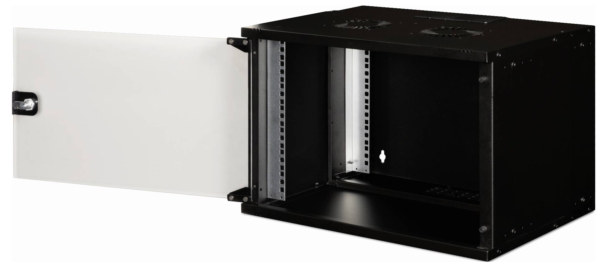 Een open zwarte wandkast, deur links geopend. Ideaal voor het monteren van IT-apparatuur in netwerkomgevingen.