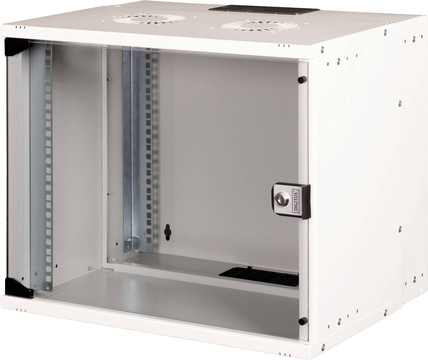 Witte, lege wandkast met glazen deur, geschikt voor netwerkapparatuur of elektronica, voorzien van ventilatieopeningen bovenaan.