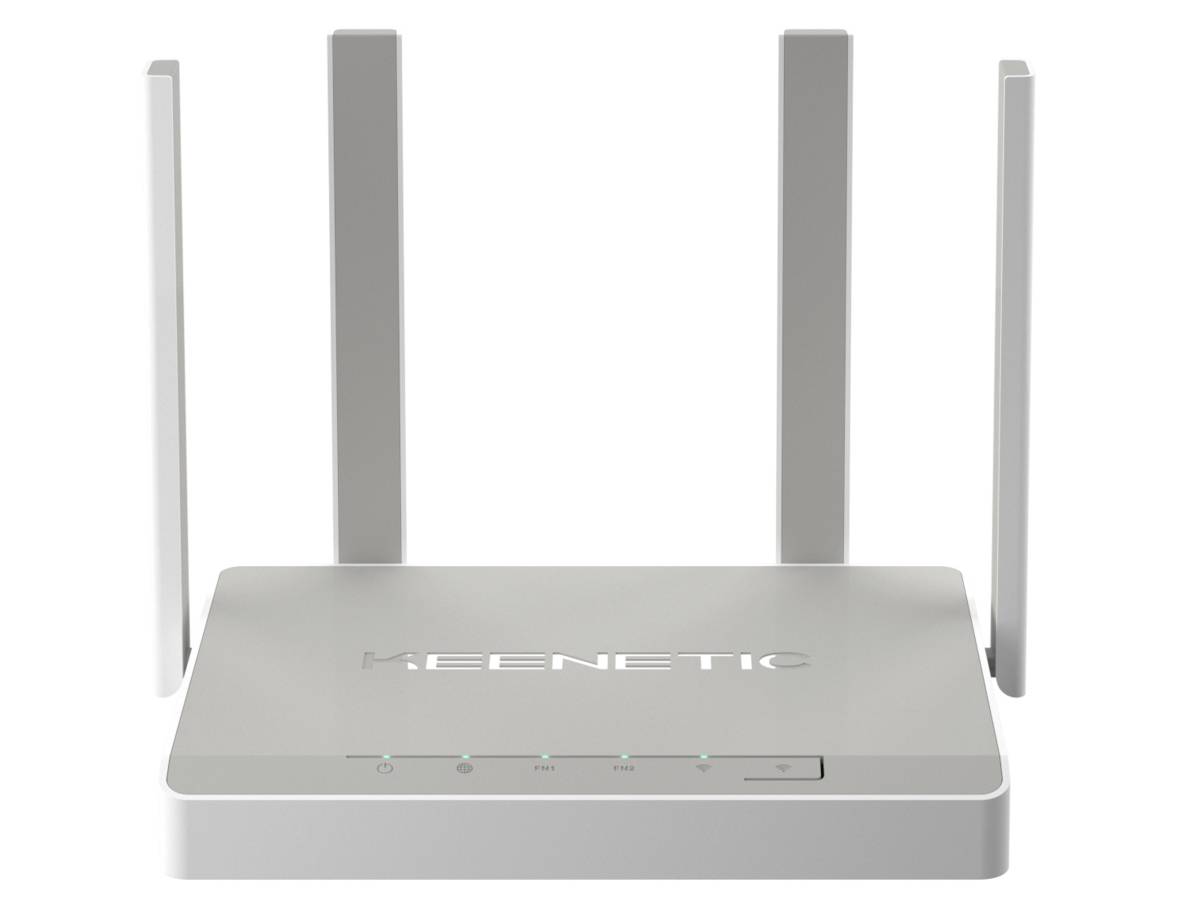 Een zilveren router met vier verticale antennes. Voorkant toont het merk 'Keenetic'. Geschikt voor draadloze netwerken.