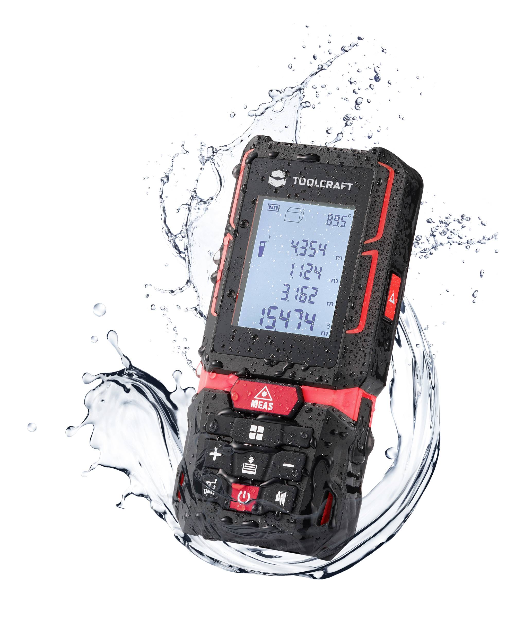 Digitale laser-afstandsmeter in spatwaterdicht design met zichtbare watersproeiers, weergegeven op een lichte achtergrond.
