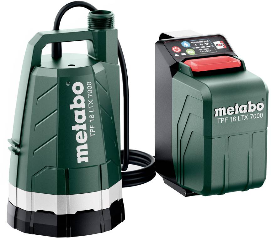 Twee op batterijen aangedreven Metabo-waterpompen naast elkaar afgebeeld, een grotere draagbare pomp met handvat en slang, één laadstation.