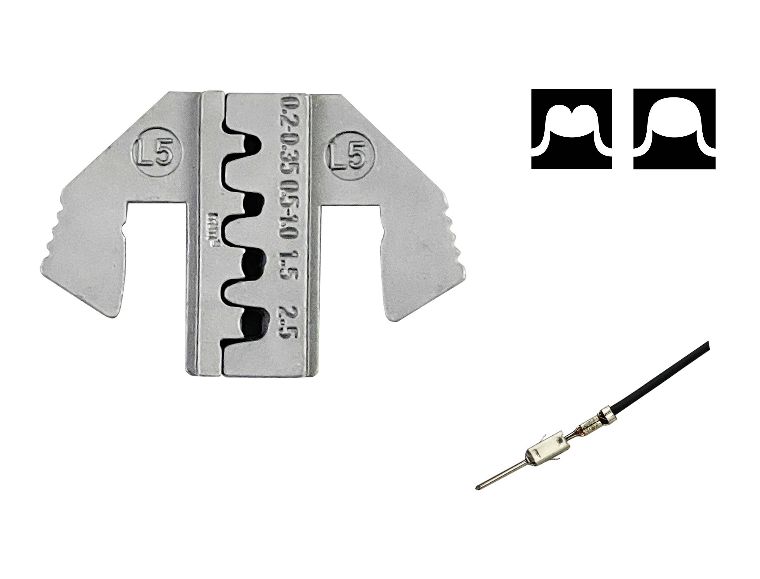 Kabelgereedschap met verschillende snijmaten en symbolen bovenaan. Rechtsonder een kabel met een stekker.