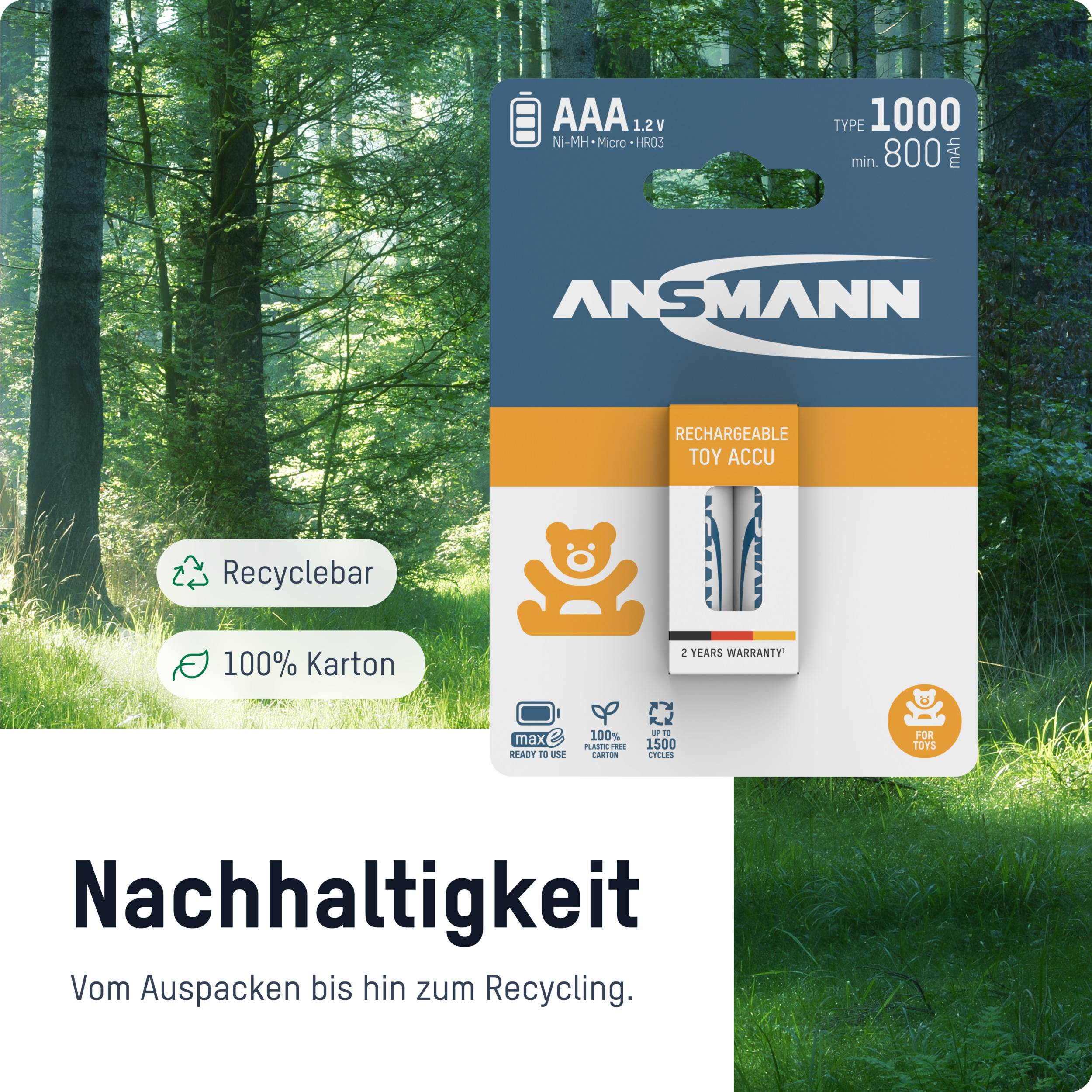 'Accupack in het bos, benadrukt duurzaamheid. Bevat herbruikbare AAA-accu, geschikt voor speelgoed, met tot wel 1000 laadcycli.'