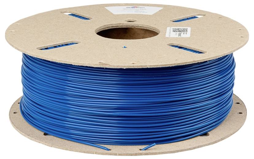 Een grote spoel met een blauw kabel, gelijkmatig opgerold op een houten rol.