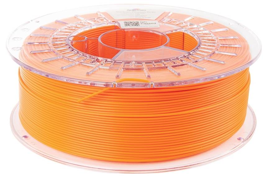 Een rol oranje 3D-printerfilament met een transparante spoelkern, liggend op een tafel.