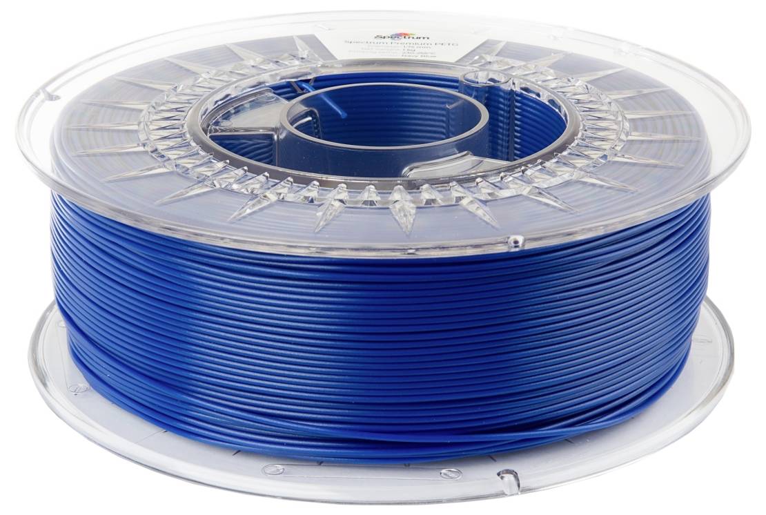 Een rol blauw 3D-printfilament (PLA-materiaal) op een transparante kunststof spoel.