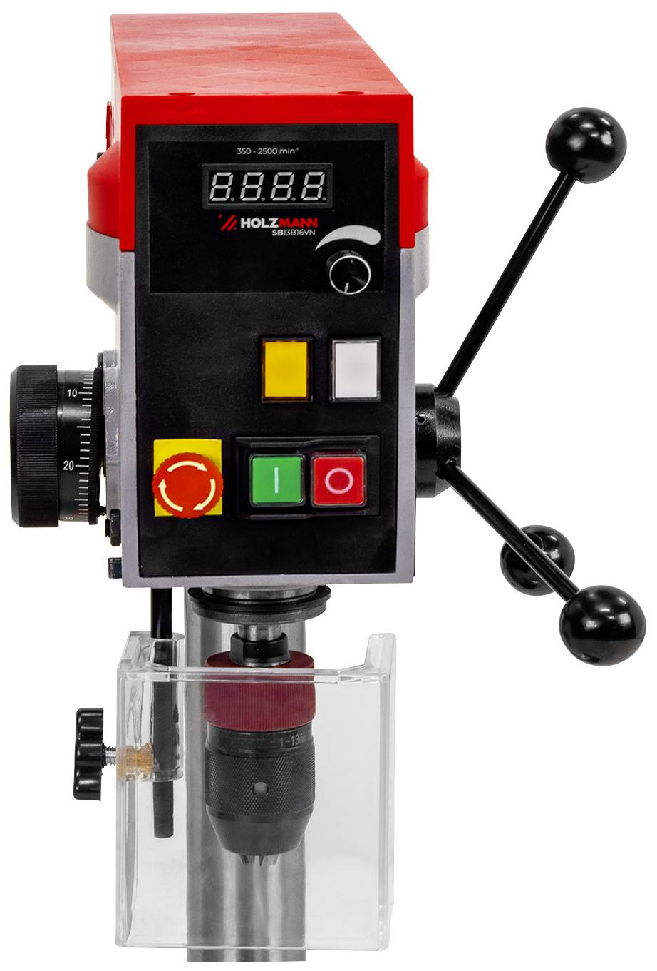 Boormachine met digitaal display, toerentalregelaar en aan/uit-schakelaars. Metalen draaigreep aan de voorkant.