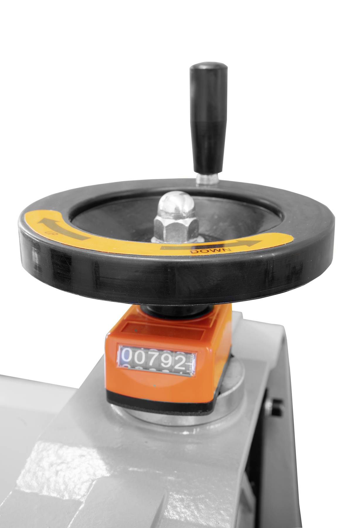 Een teller met de aanduiding '00792' is aangebracht op een machine. Boven de teller is een zwarte draaigreep zichtbaar.