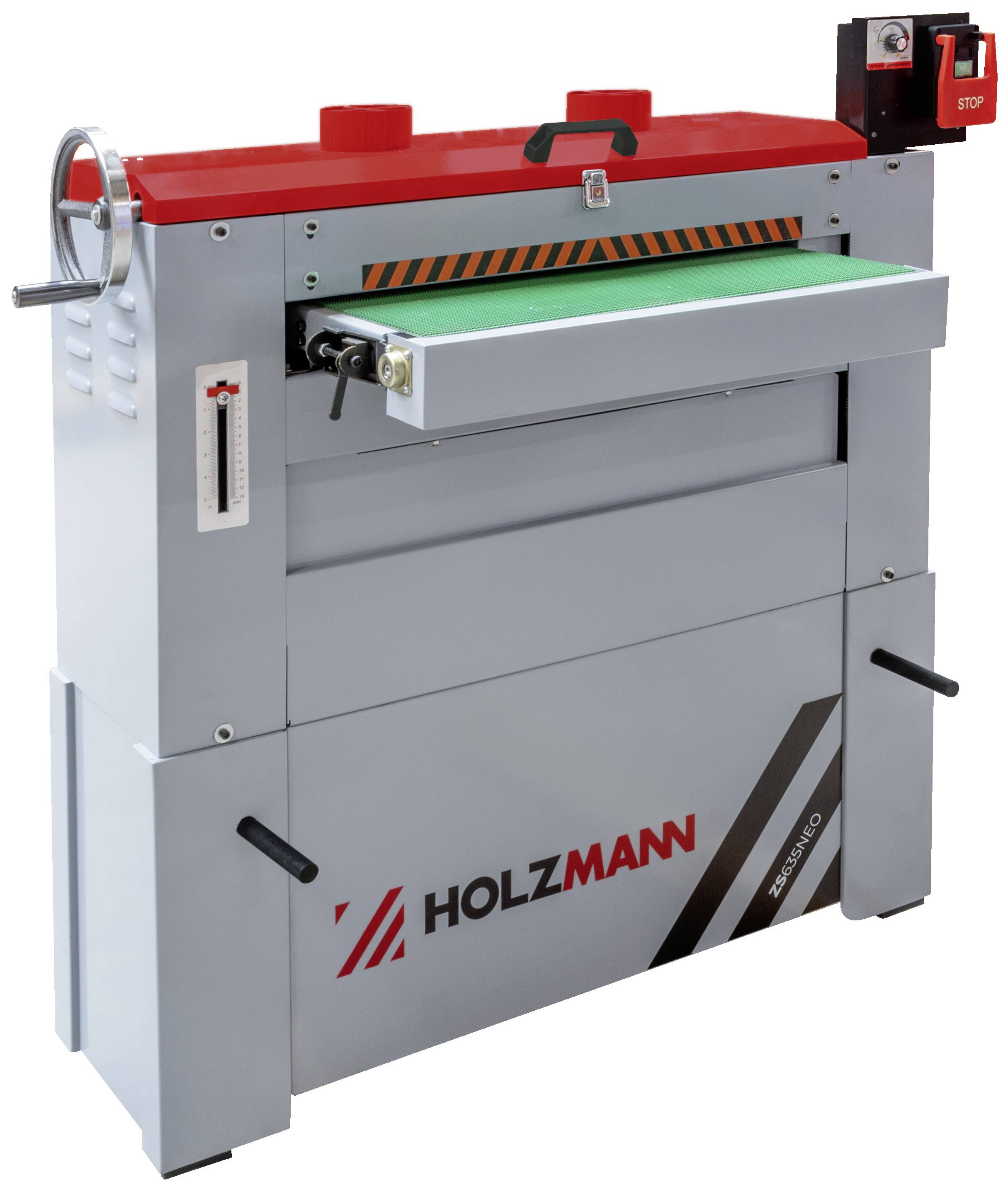 Een houtbewerkingsmachine met een rode bovenkant, een groen transportband en een stopschakelaar. Opschrift: 'HOLZMANN'.