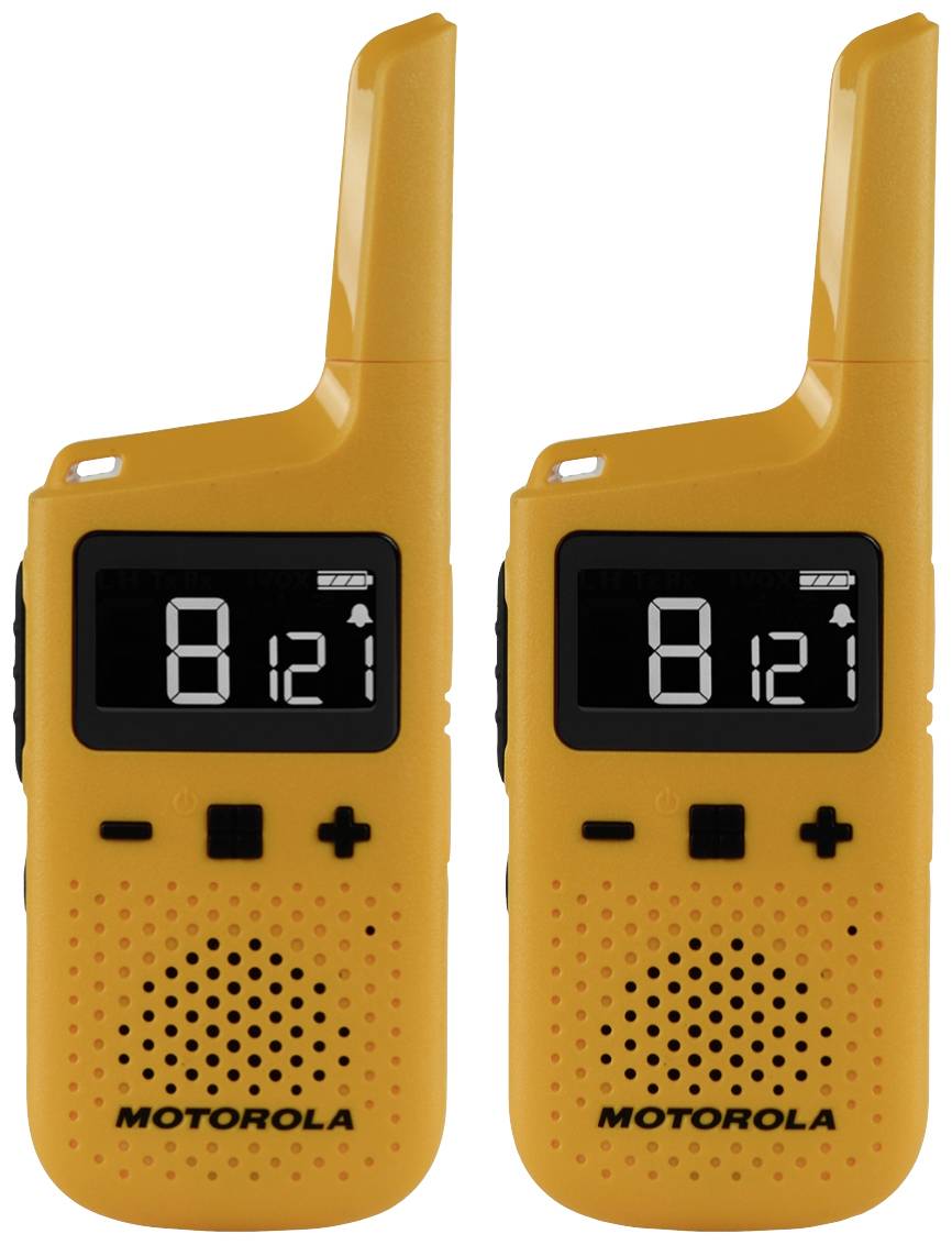 Twee oranje Motorola-walkie-talkies met een digitaal display waarop de tijd '8:12' wordt weergegeven. Ze beschikken over knoppen voor volume-aanpassing en zenderwissel.