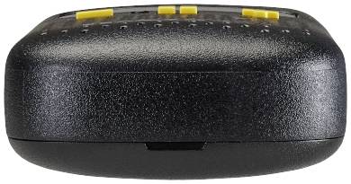 Een zwarte afstandsbediening met gele toetsen bovenaan, vooraanzicht.