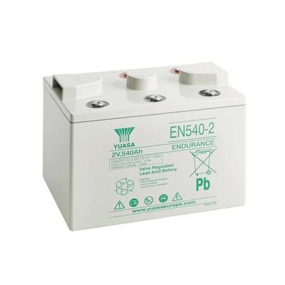 Batterij met opschrift 'YUASA EN540-2', aanduiding voor een ventielgereguleerde loodbatterij. Capaciteit: 2V, 540Ah.