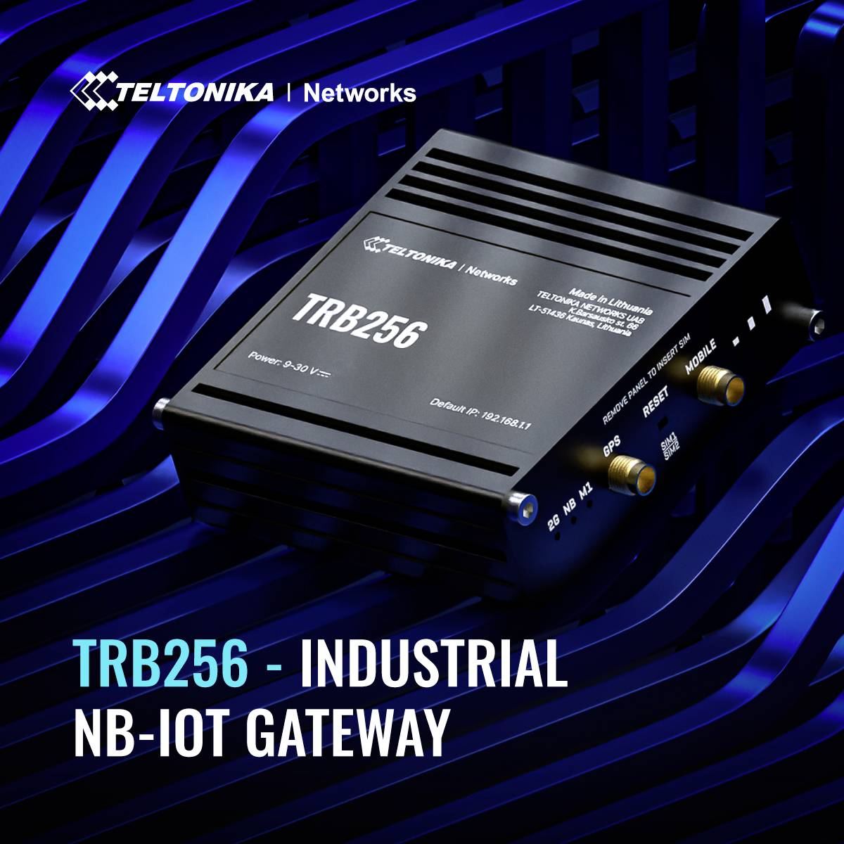 Industrie-IoT-gateway 'TRB256' van Teltonika Networks, een zwart apparaat met verschillende aansluitingen, ligt op blauwe kabels.