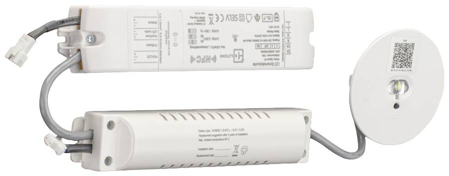 Een batterijgevoede noodverlichtingsmodule met kabels, geschikt voor gebruik in LED-verlichtingssystemen voor noodverlichting.