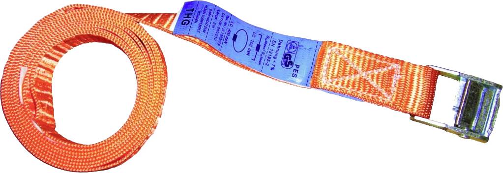 Oranje spangordel met metalen gesp, gedeeltelijk opgerold. Een blauw etiket met technische details en veiligheidsinformatie is zichtbaar.