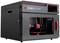 3D-printer Raise3D E2CF in een zwarte behuizing, met rode accenten. De voorklep is open en toont het printgebied met twee extruders.