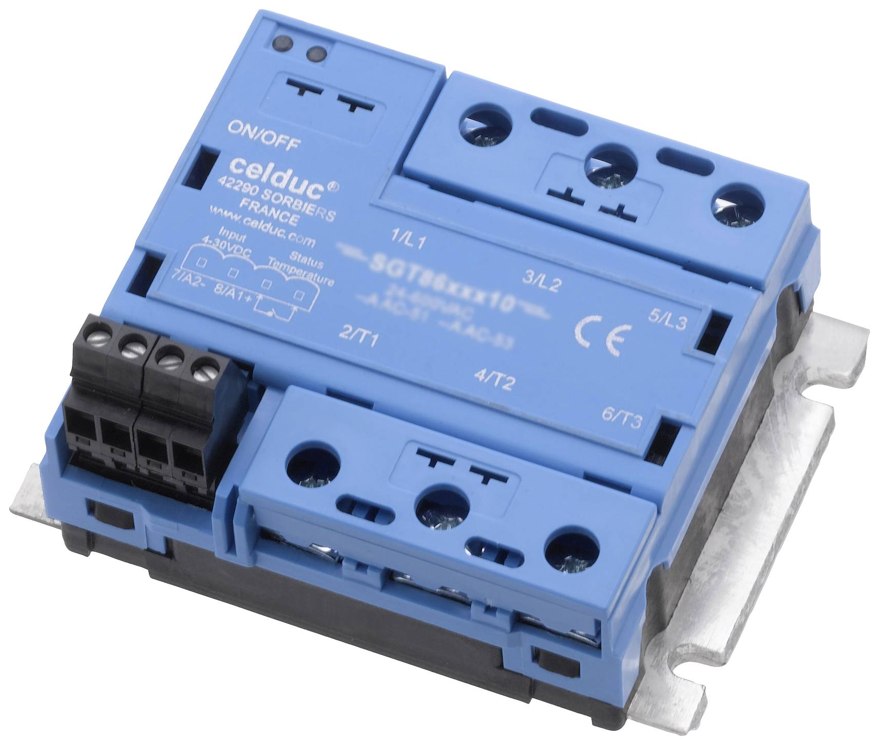 Een blauwe elektrische relais met schroefklemmen, een schakelaar met 'AAN/UIT'-aanduiding, gemonteerd op een metalen steun.