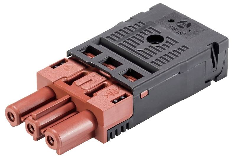 Een driepolige stekker in zwart en rood, die wordt gebruikt voor elektrische verbindingen. Hij heeft robuuste contacten en is rechthoekig van vorm.