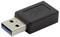 Een zwarte USB 3.0-adapter met een blauwe binneaansluiting is afgebeeld, vaak gebruikt voor snelle gegevensoverdracht.