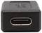 Een zwarte USB-C-adapter met een USB-logo bovenaan.