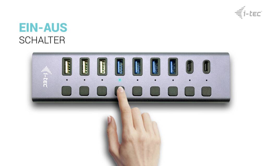 USB-hub met acht poorten en een aan-/uitschakelaar. Een hand wijst naar de schakelaar. Linksboven staat 'Aan-Uit schakelaar'.