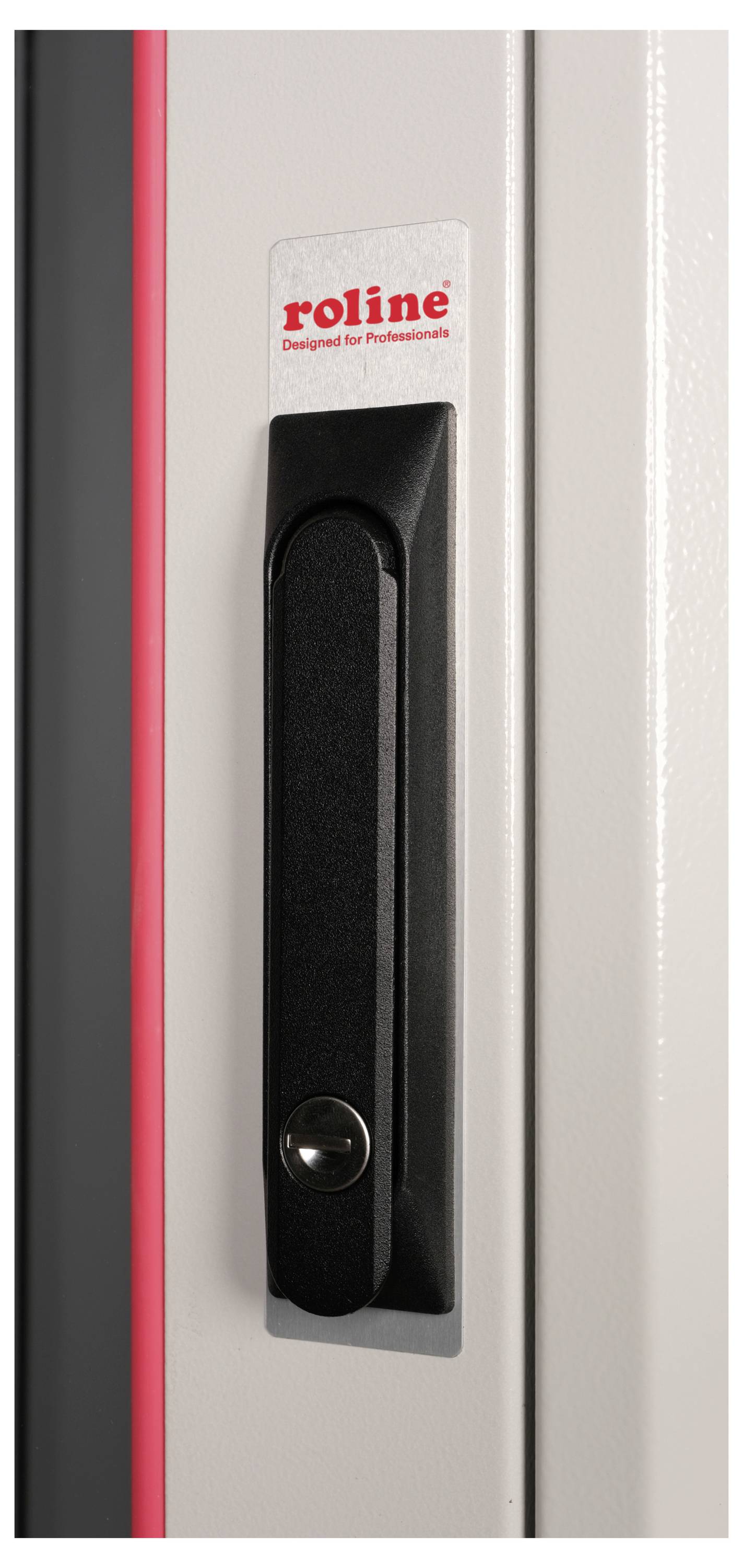 De afbeelding toont een zwarte deurgreep aan een grijze behuizing. Bovenaan bevindt zich het rode logo 'roline', vermoedelijk het merklogo.