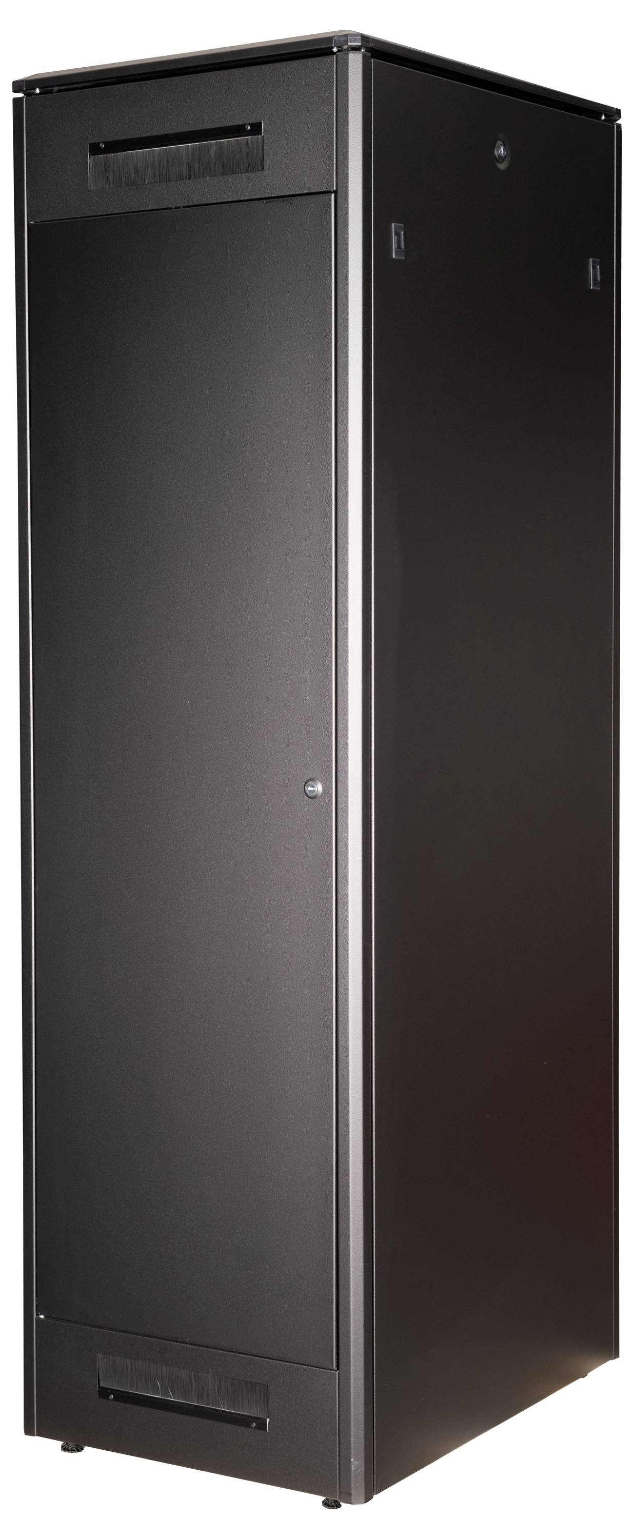 Een zwarte, gesloten serverrack-kast, vrijstaand, voor het opbergen van IT-apparatuur. Ideaal voor datacenters.