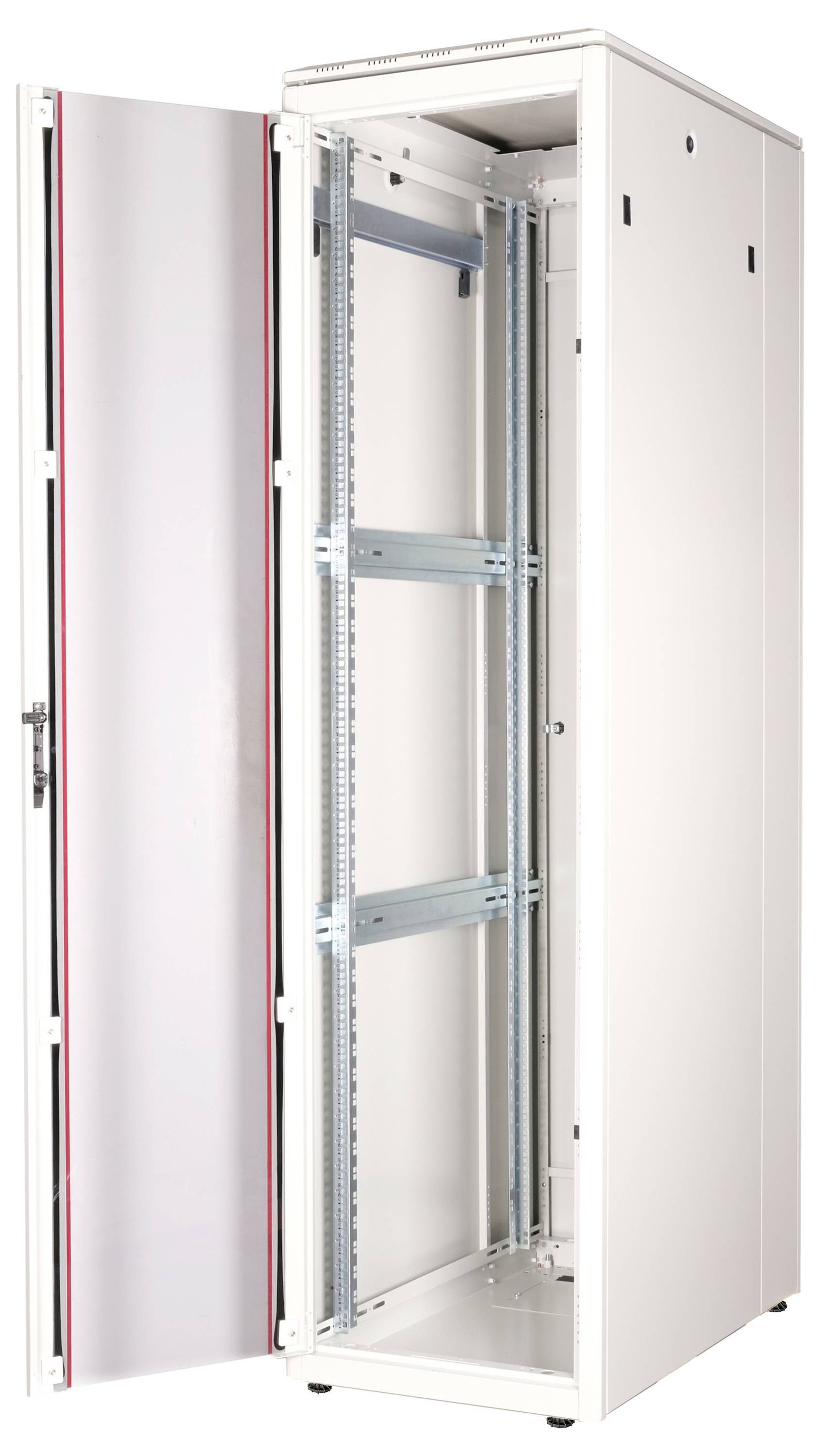 Een open, lege serverrack met ventilatiesleuven en verstelbare rails voor het plaatsen van serverhard­ware in een datacenter.