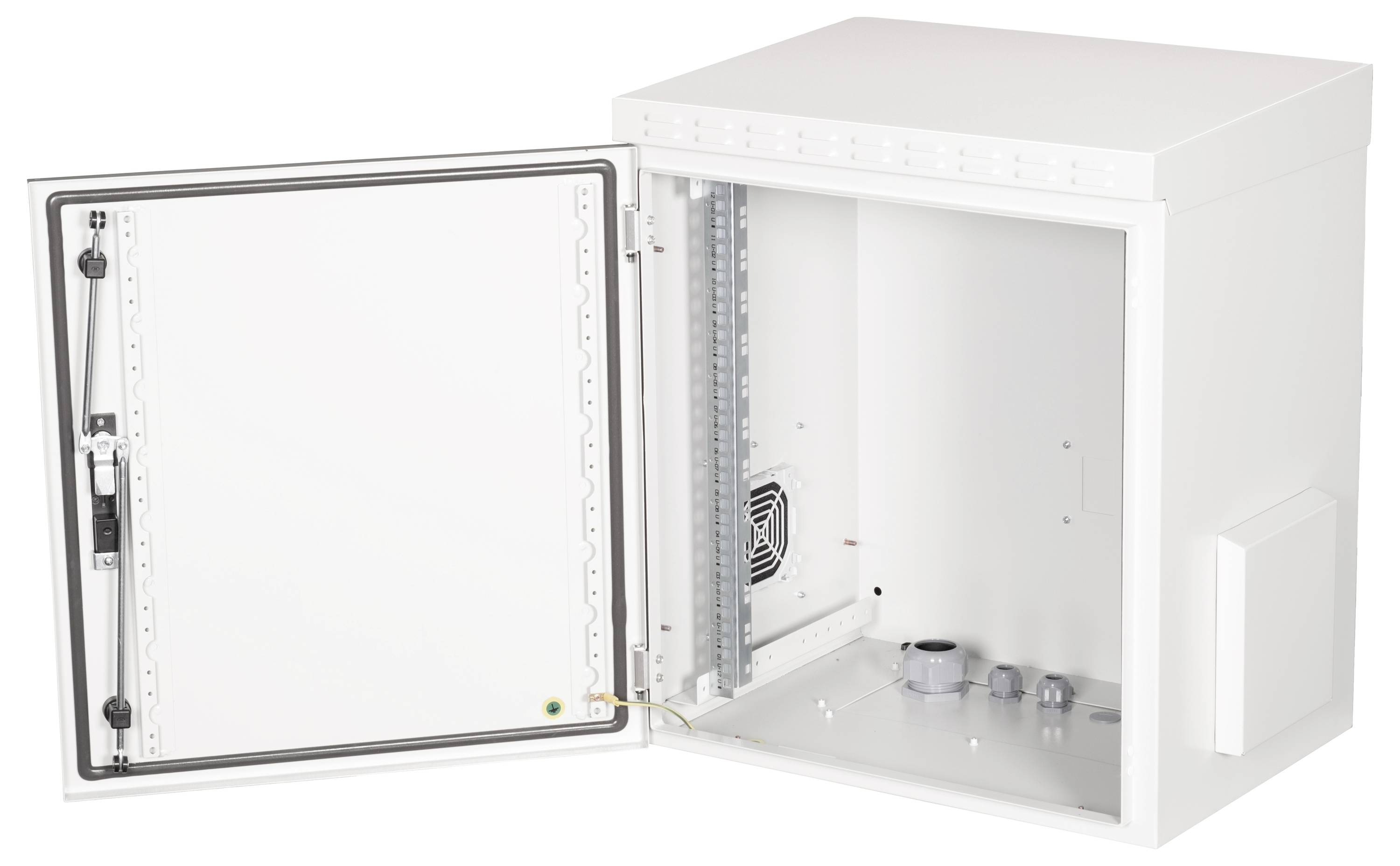 Een witte, geopende schakelkast met zichtbare kabels, een ventilator en meerdere ronde openingen. Ideaal voor IT-apparatuur.