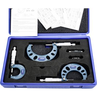Open blauwe doos met twee micrometers en toebehoren in schuimstof-inzetstuk, naast papieren documenten, voor nauwkeurige metingen.