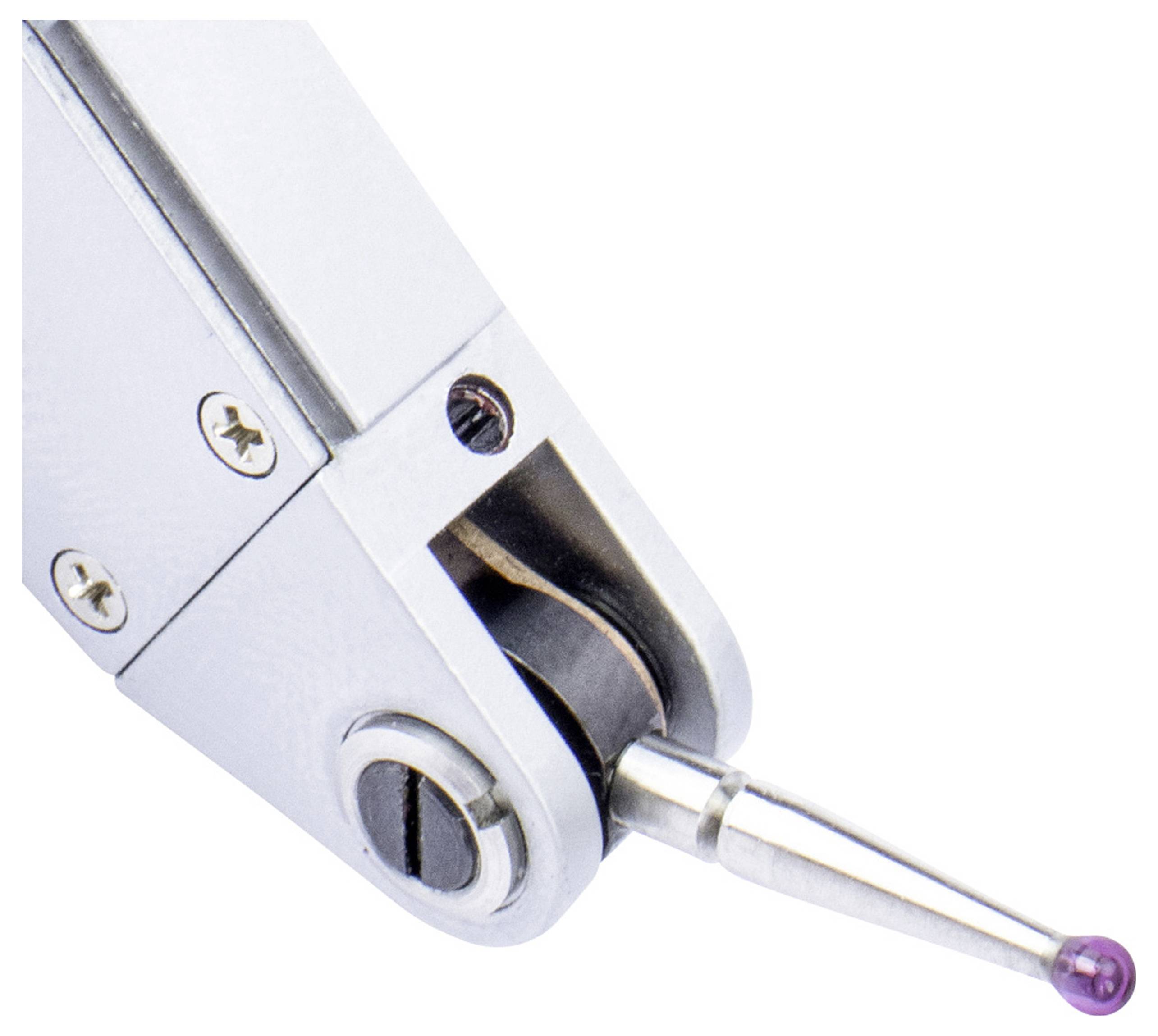 De afbeelding toont de punt van een precisie-meetinstrument met een kleine, ronde sensorkogel aan een metalen pin, geschikt voor nauwkeurige metingen.
