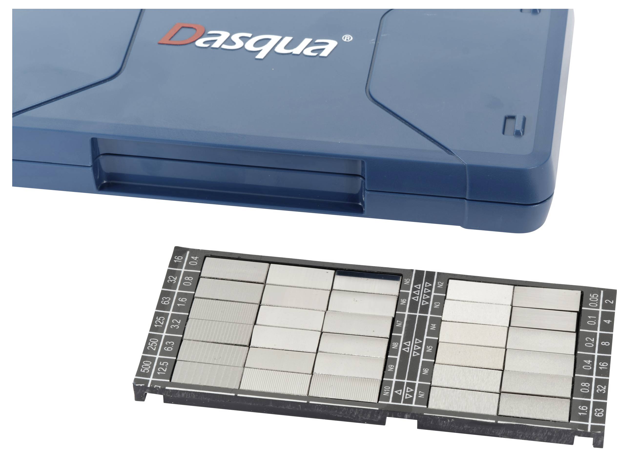 Een blauwe etui met het opschrift 'Dasqua' en een set metalen meetblokken voor precisie-meting, waarop verschillende maten zijn aangegeven.