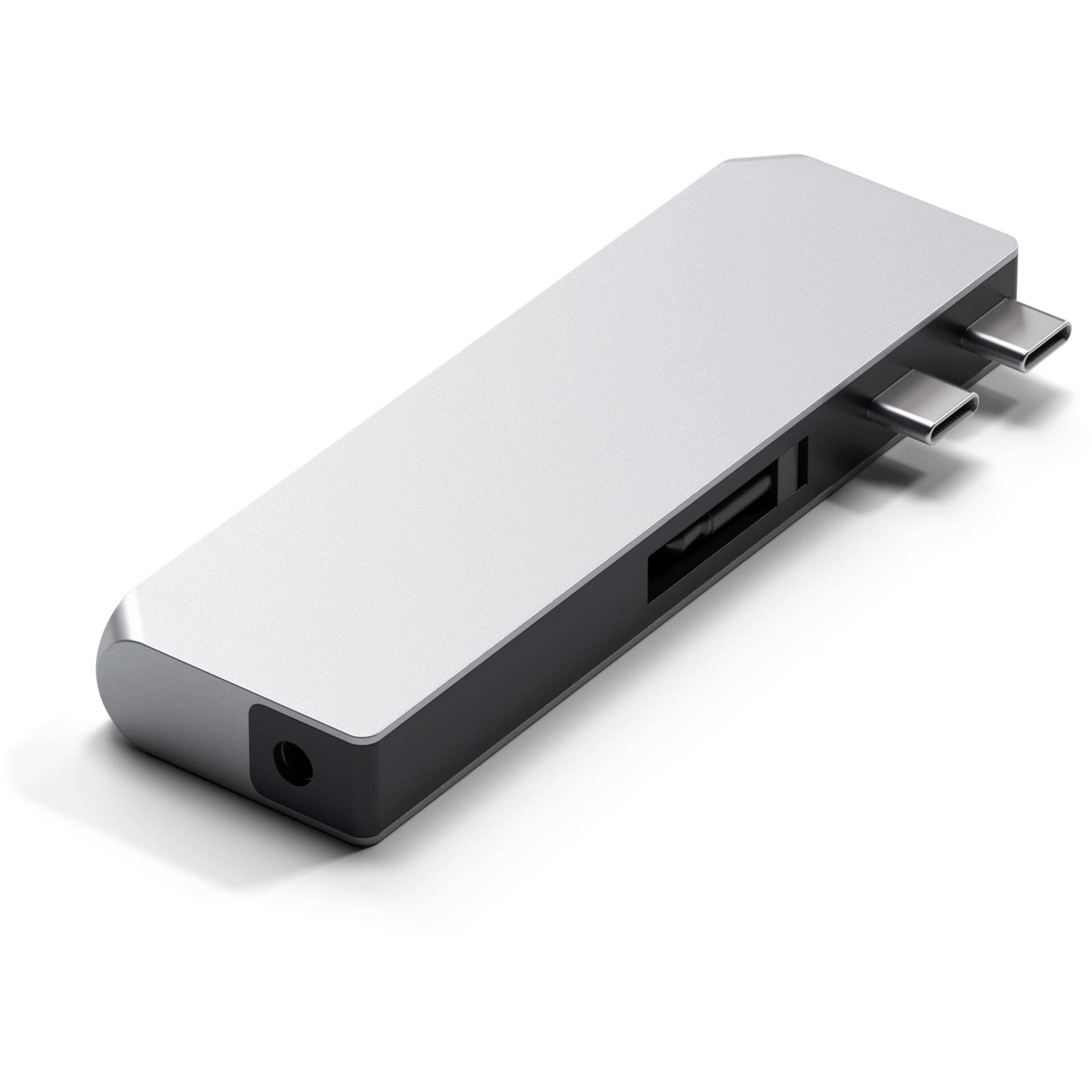 Zilveren USB-C-hub met meerdere poorten, inclusief USB-A, SD-kaartlezer en HDMI, geschikt voor laptops of tablets.