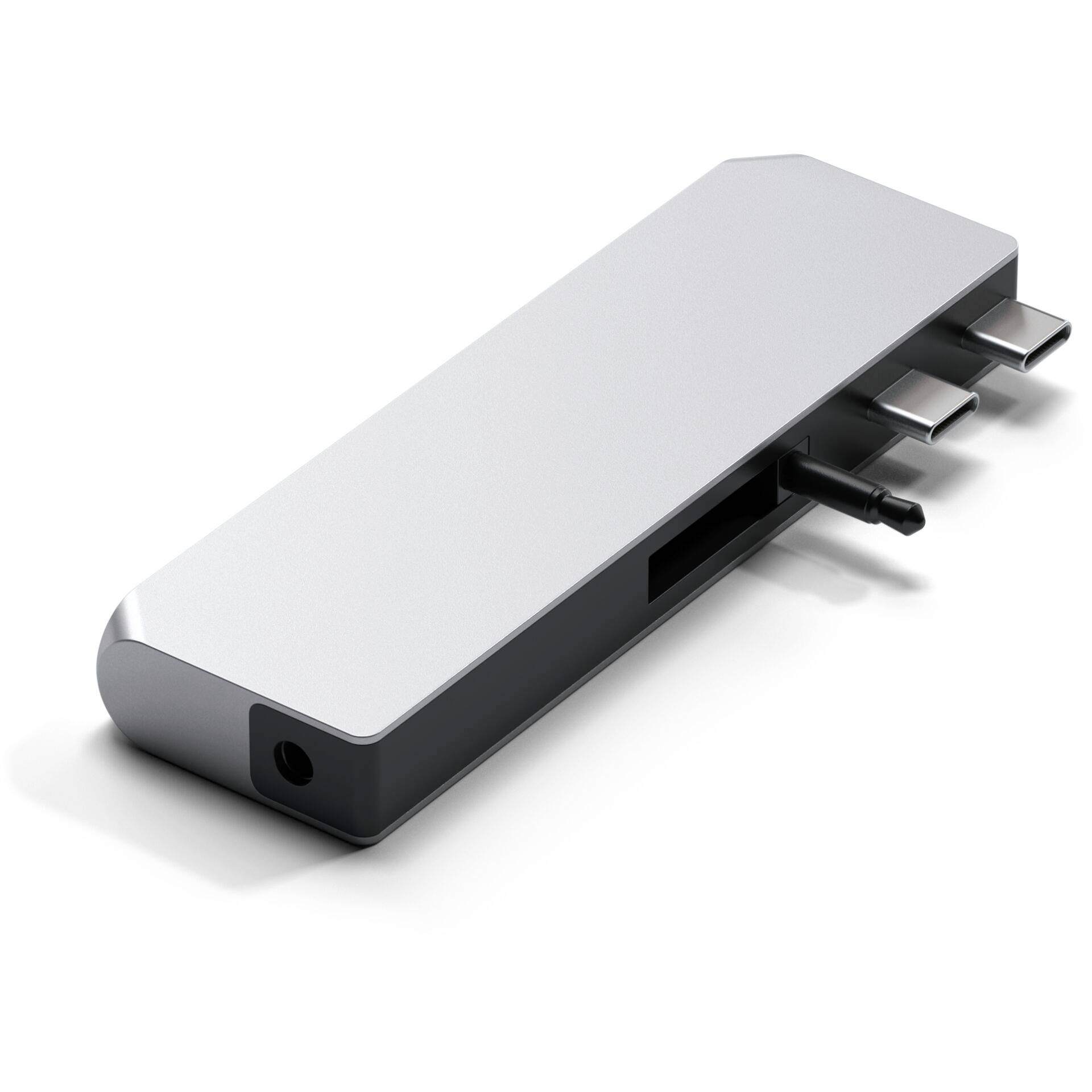 Zilveren USB-hub met meerdere poorten, waaronder USB-C, USB-A en HDMI, op witte achtergrond.