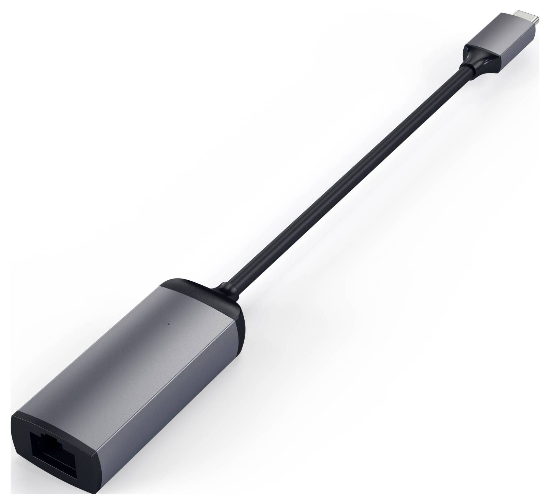 'Zwarte USB-C-naar-Ethernet-adapter met flexibel kabel, waarmee een bekabelde netwerkverbinding voor USB-C-apparaten mogelijk wordt gemaakt.'